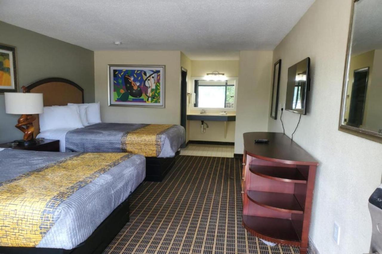 Palmetto Inn & Suites By Oyo Orangeburg Exterior photo